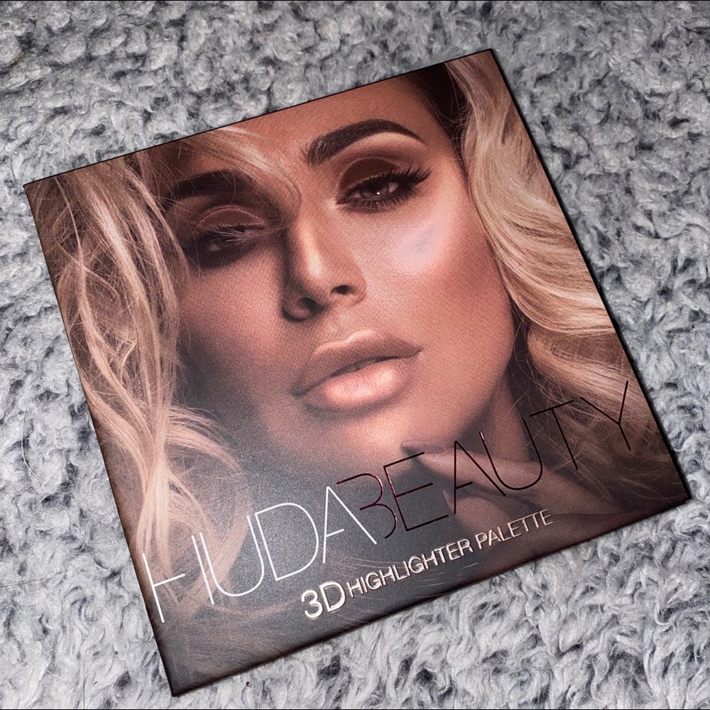 HUDA beauty highlighter pallete
